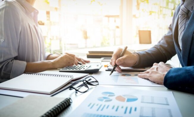 4 Reasons why Every Small Business Needs a Professional Bookkeeping Service img